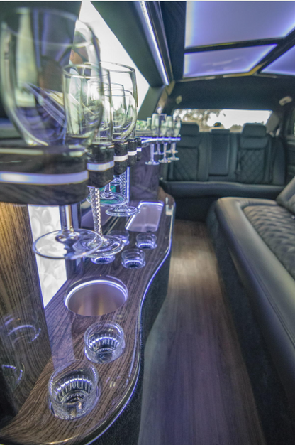 Chrysler 300 stretch black for 8 10 pass