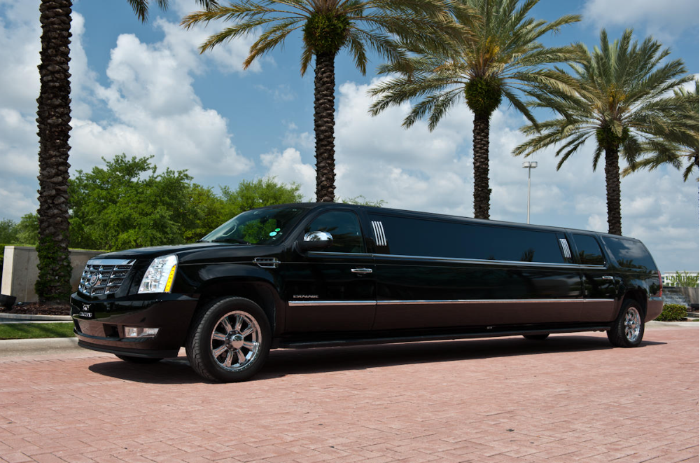 Cadillac Escalade Stretch black for 18 20 pass