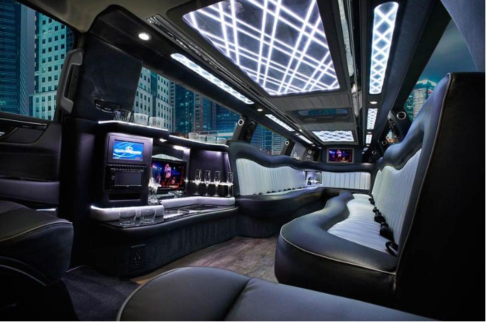 Cadillac Escalade Stretch black for 18 20 pass